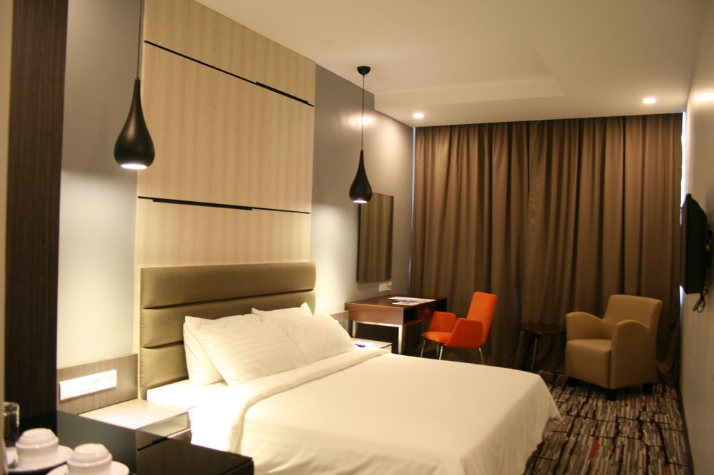 Promenade Hotel Bintulu Kültér fotó