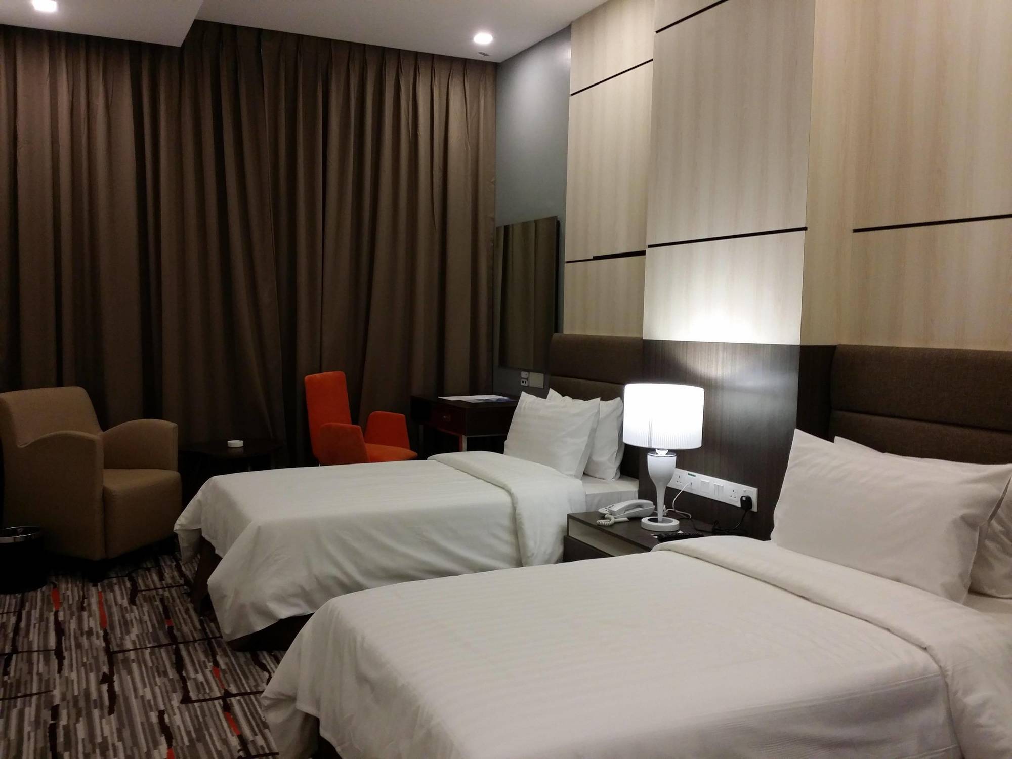 Promenade Hotel Bintulu Kültér fotó