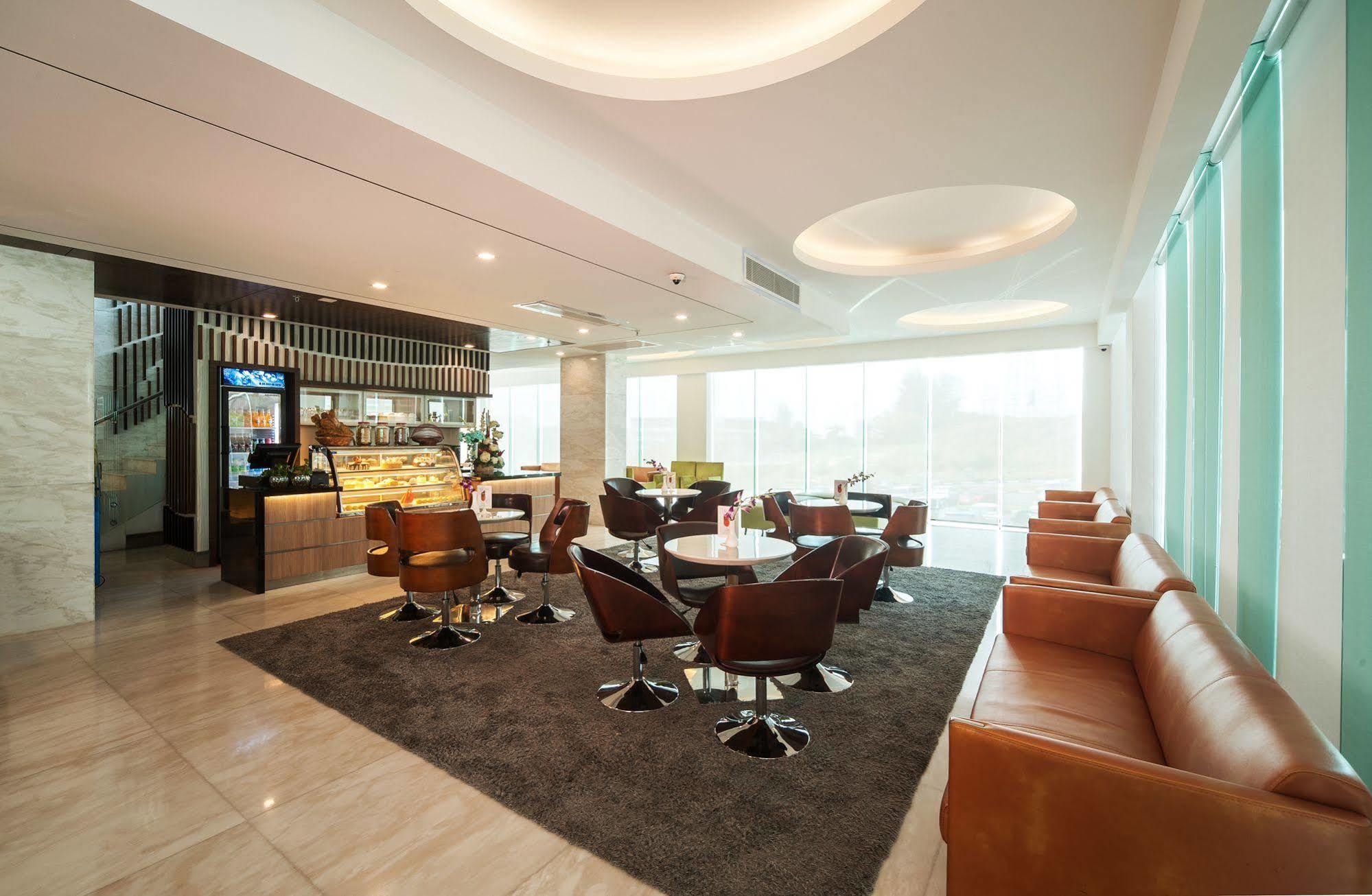 Promenade Hotel Bintulu Kültér fotó