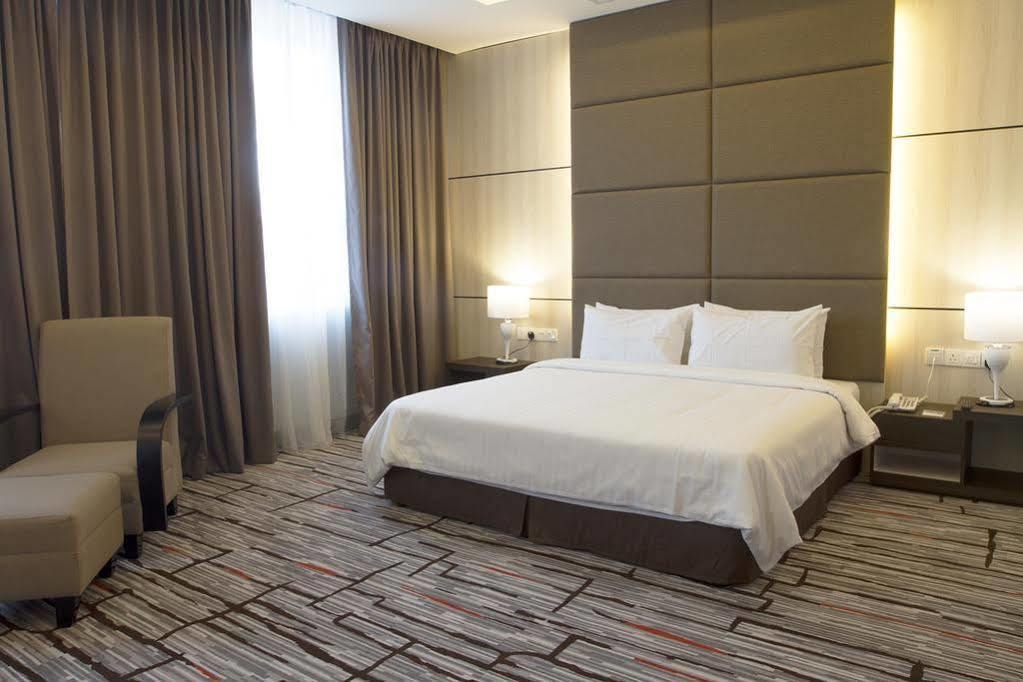 Promenade Hotel Bintulu Kültér fotó